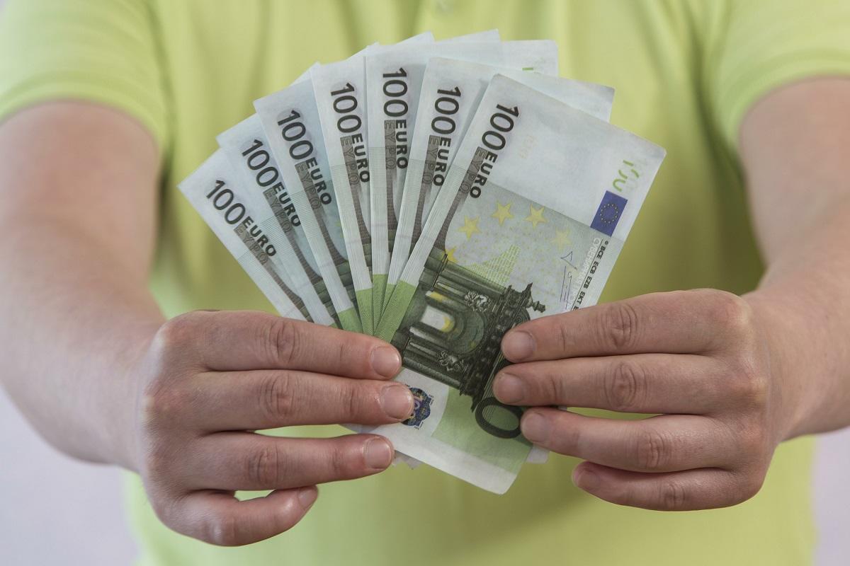 Центробанк Швейцарии выступил против привязки франка к евро