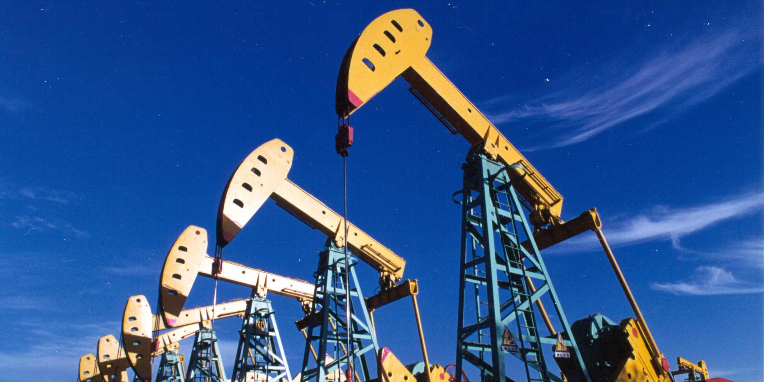 Решение снизить добычу лишь остановит падение цен на нефть