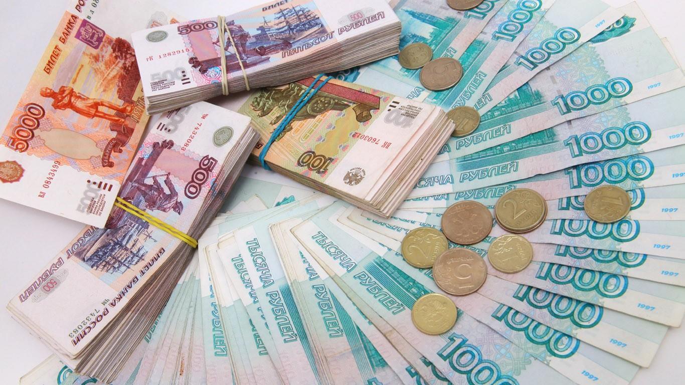 Рубль рекордно усилился по отношению к доллару