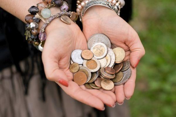 Как подарить деньги оригинально: от денежного дождя до 