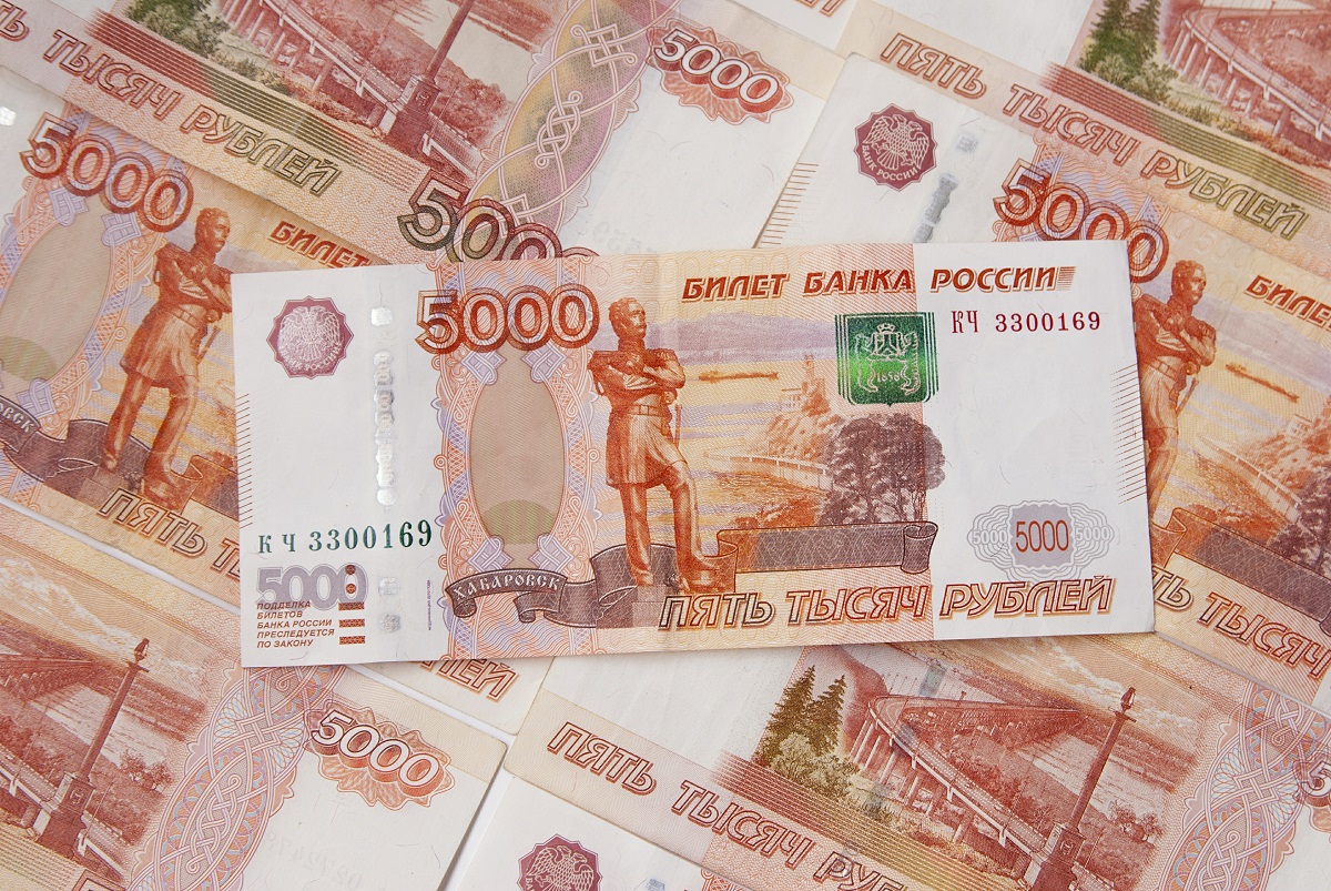 При рождении третьего ребенка семьи будут получать 450 тысяч рублей