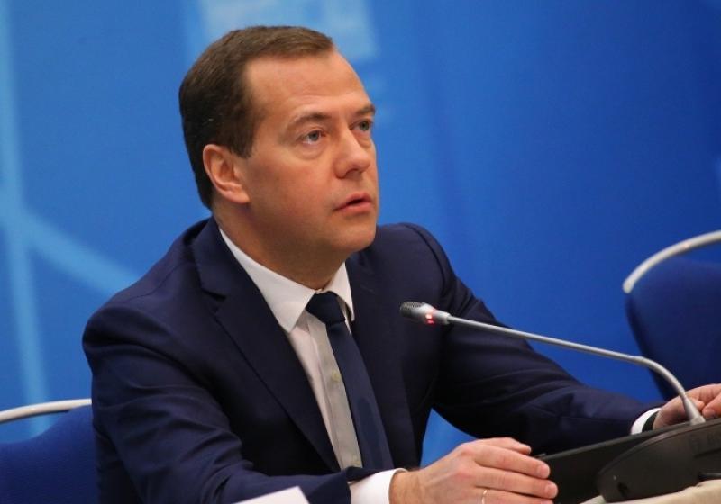 Медведев решил упростить жизнь малому бизнесу
