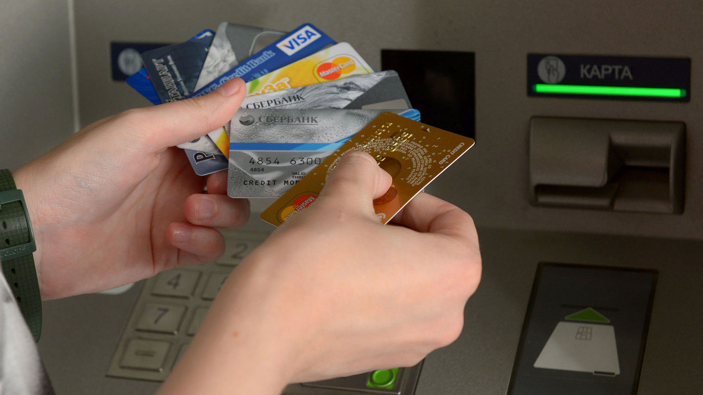 Число выданных кредитных карт выросло на 21,8 процента