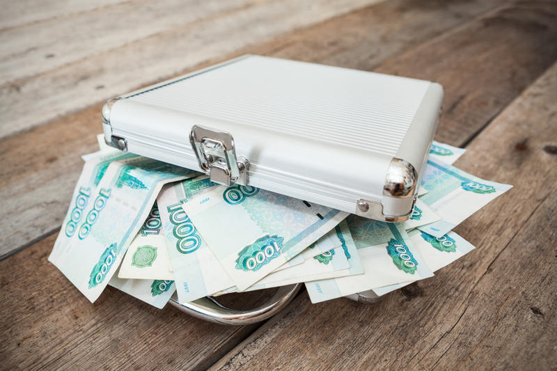 Чемодан с деньгами рубли